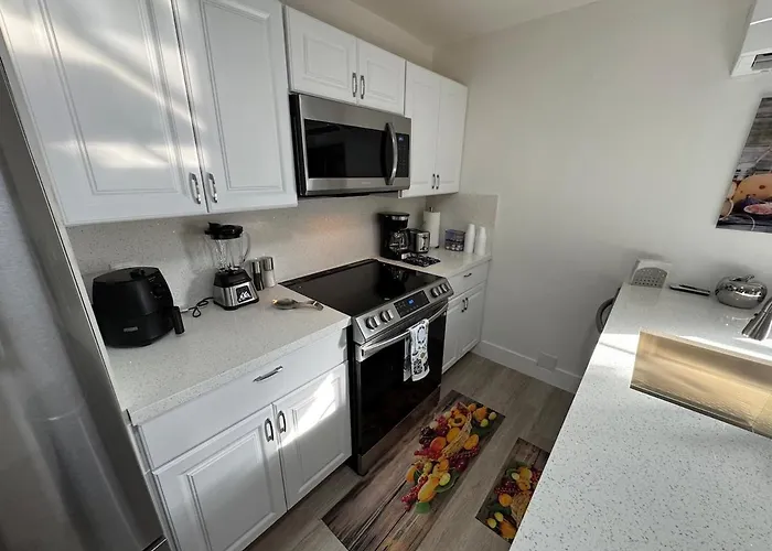 Modern Miami Oasis - Bbq Access