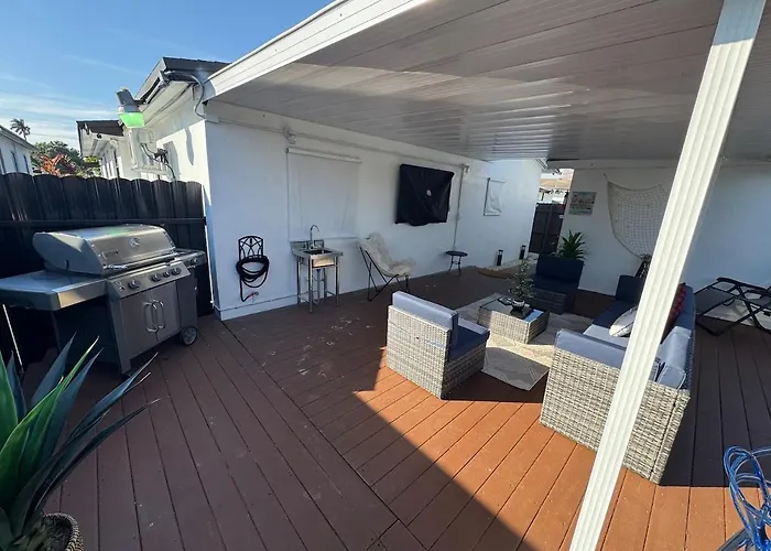Modern Miami Oasis - Bbq Access